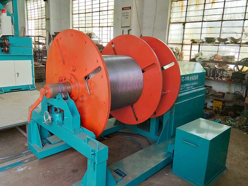 復(fù)卷機(jī)生產(chǎn)現(xiàn)場